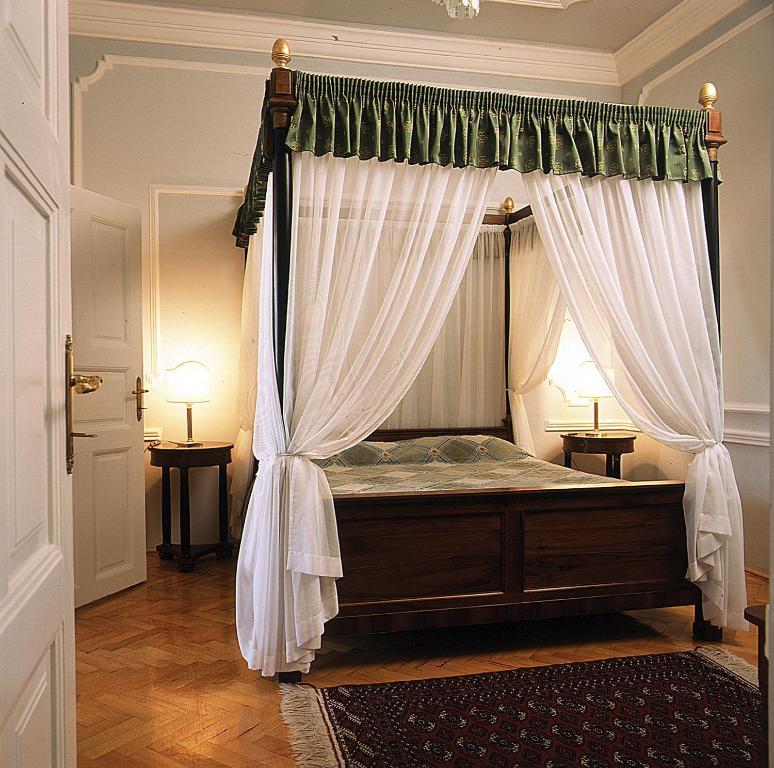 Sir David Balaton Castle Apartmanok Balatonszepezd Exterior photo