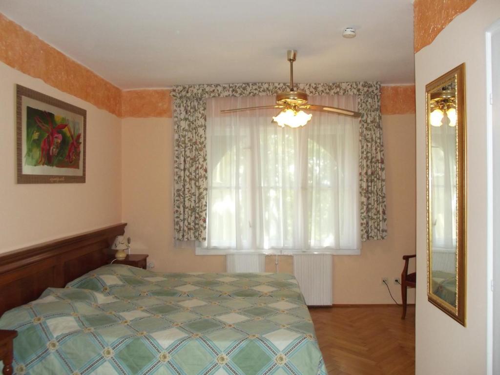 Sir David Balaton Castle Apartmanok Balatonszepezd Room photo