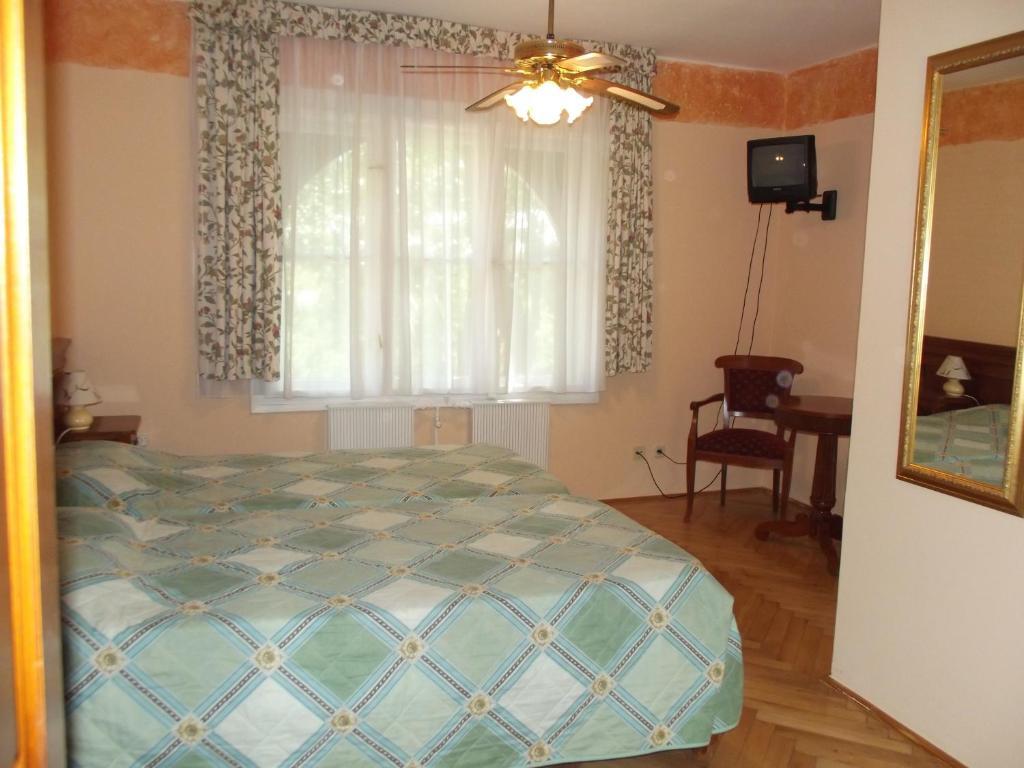 Sir David Balaton Castle Apartmanok Balatonszepezd Room photo