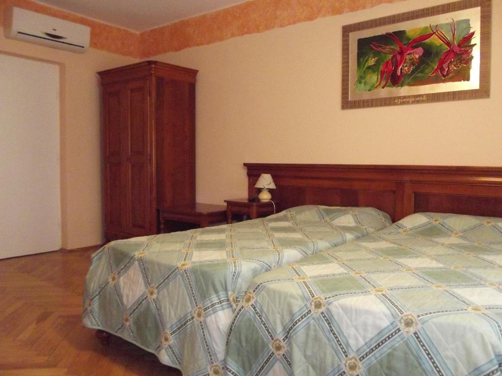 Sir David Balaton Castle Apartmanok Balatonszepezd Room photo