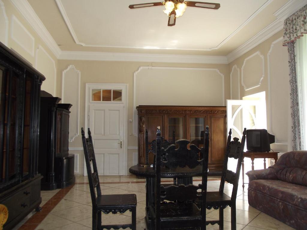 Sir David Balaton Castle Apartmanok Balatonszepezd Room photo