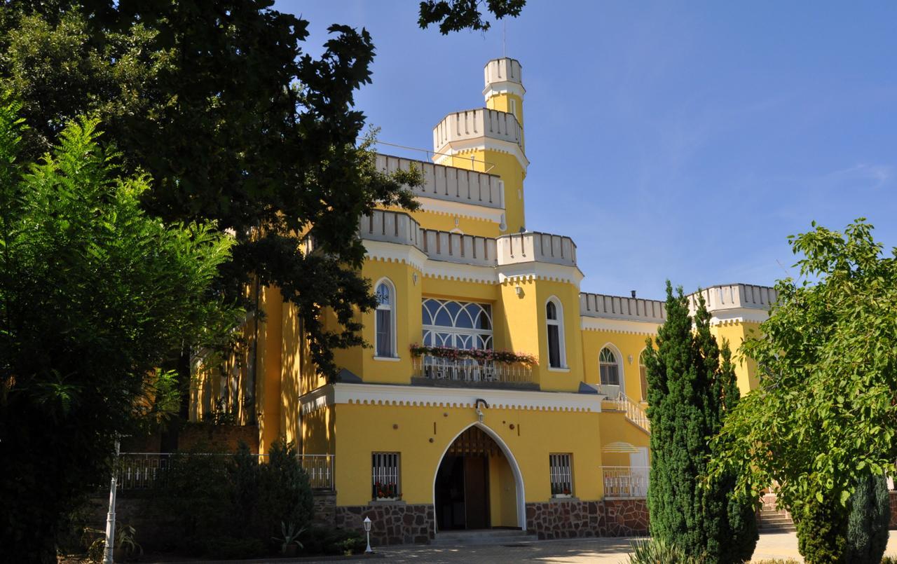 Sir David Balaton Castle Apartmanok Balatonszepezd Exterior photo