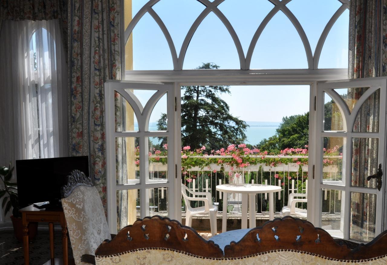 Sir David Balaton Castle Apartmanok Balatonszepezd Exterior photo