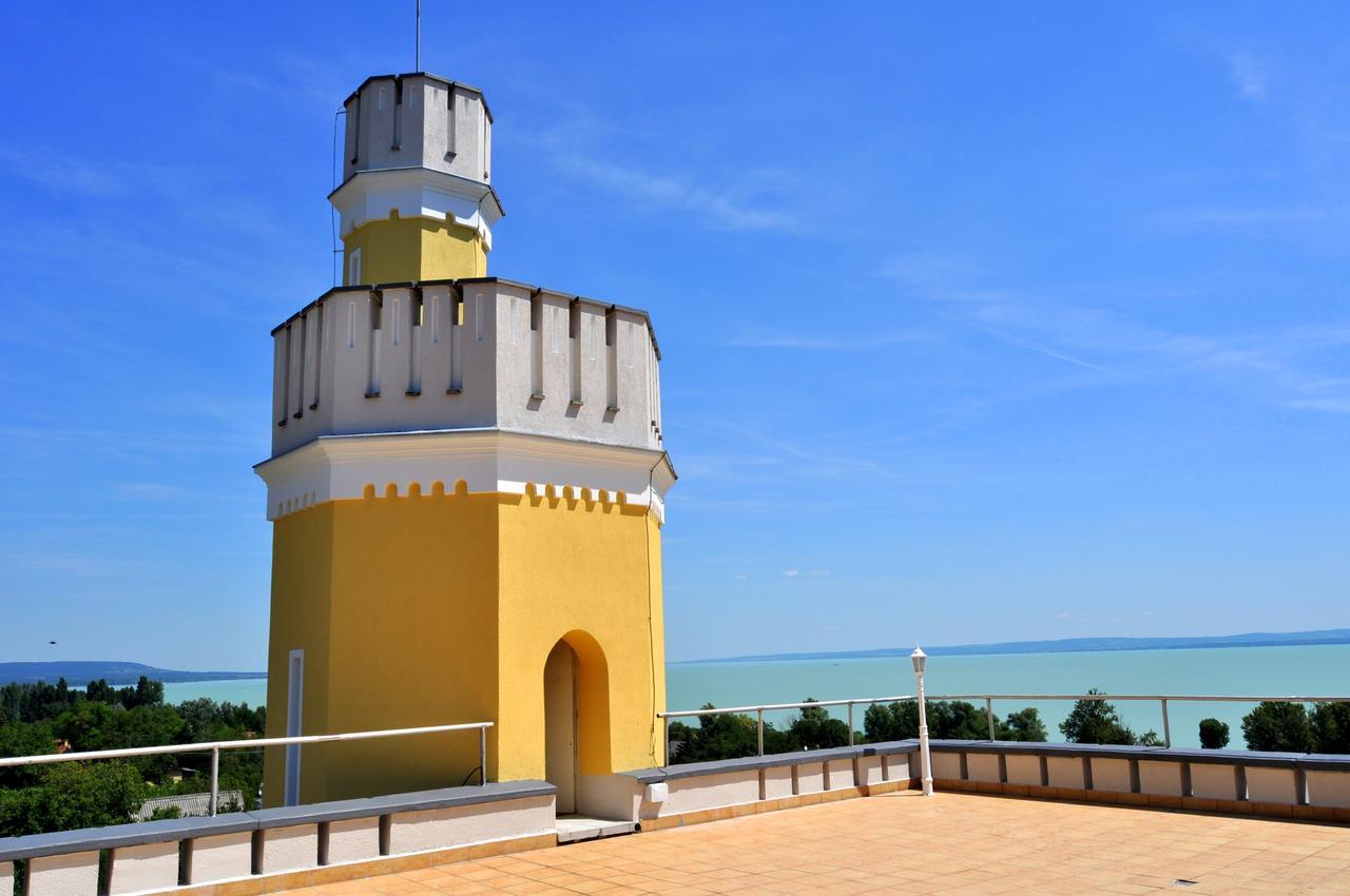 Sir David Balaton Castle Apartmanok Balatonszepezd Exterior photo
