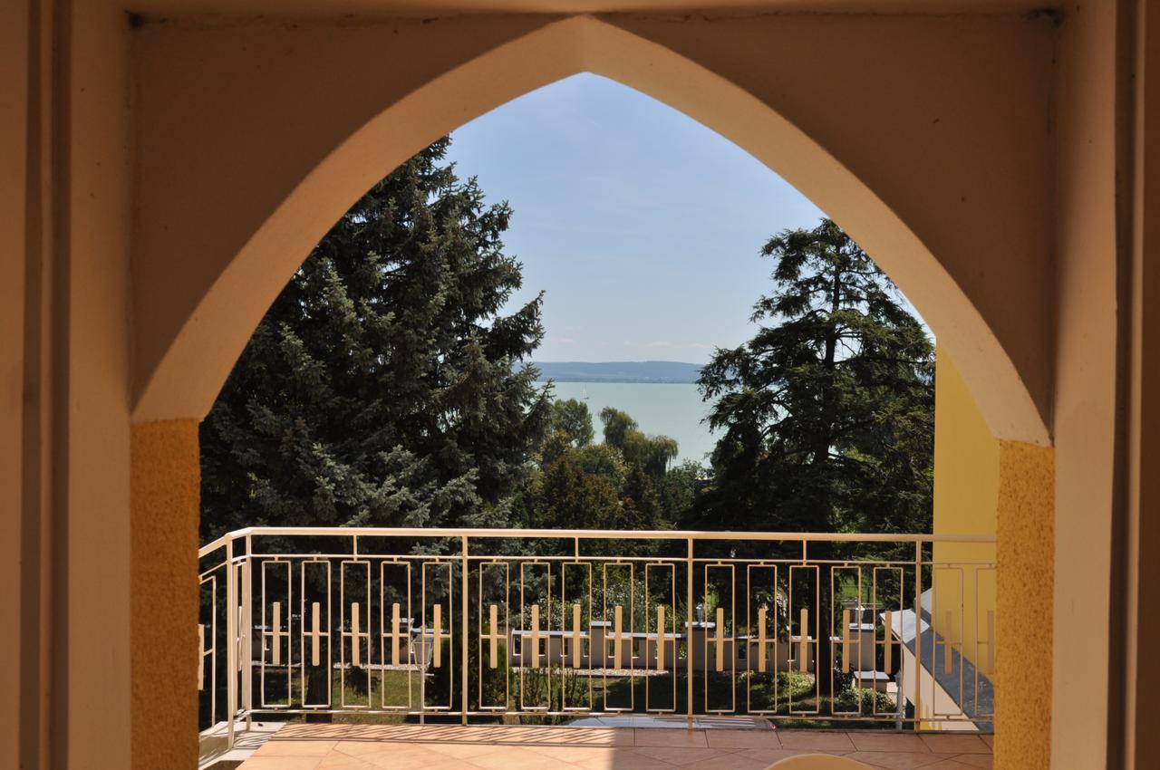 Sir David Balaton Castle Apartmanok Balatonszepezd Exterior photo