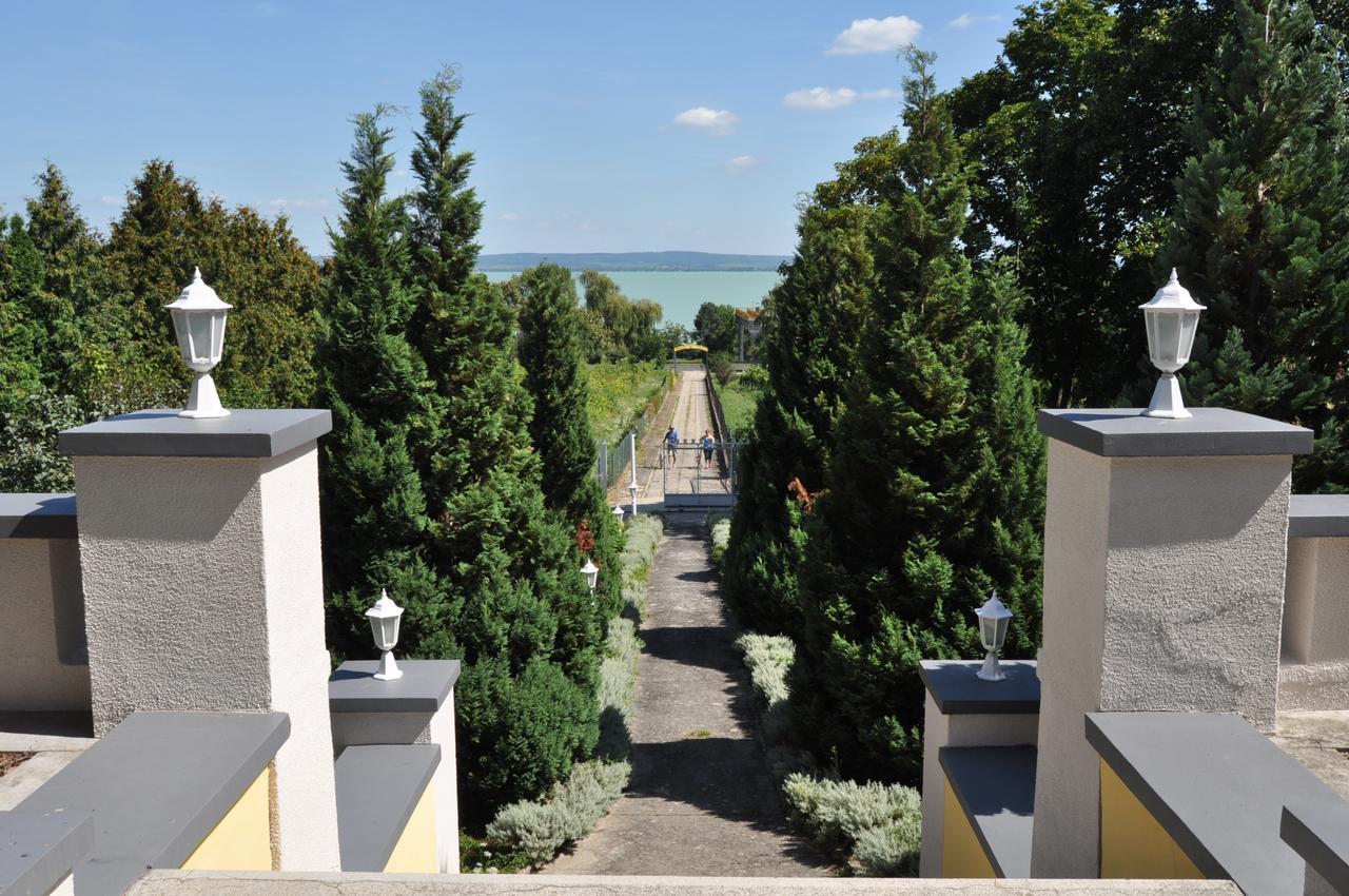 Sir David Balaton Castle Apartmanok Balatonszepezd Exterior photo
